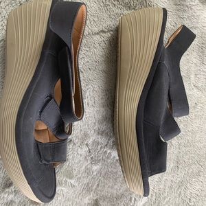 Clark’s Reedly Juno Wedge Size 8 W